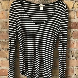 H&M striped v-neck long sleeve shirt